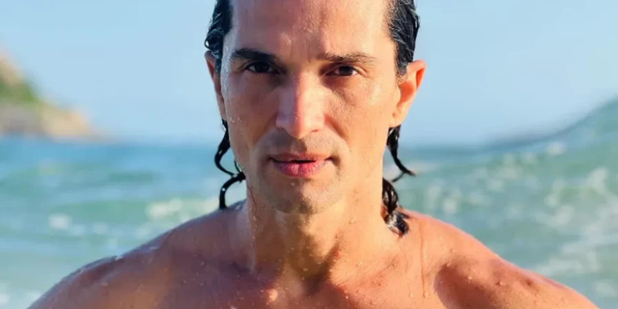 Polícia encontra corpo do ator Jeff Machado enterrado dentro de baú no Rio.