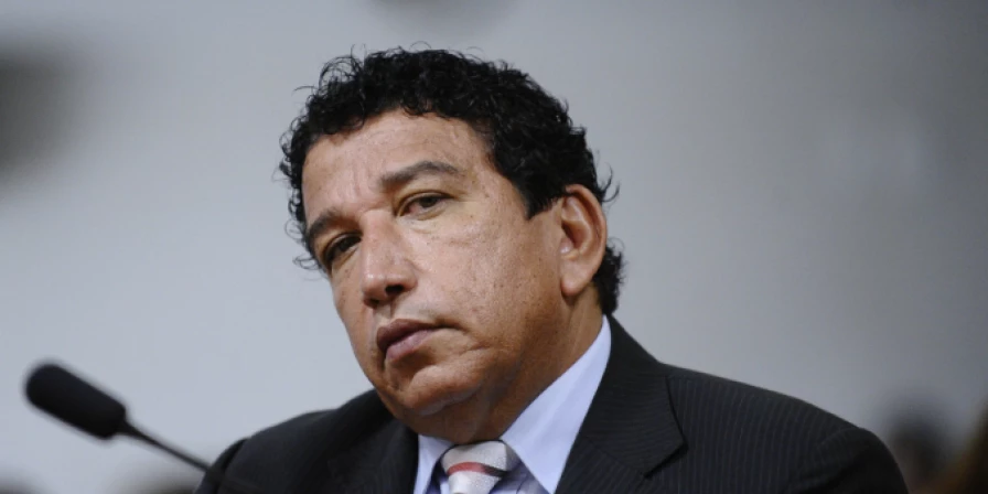 Senador questionou entidades defensoras dos direitos dos animais em relação a caso de racismo.