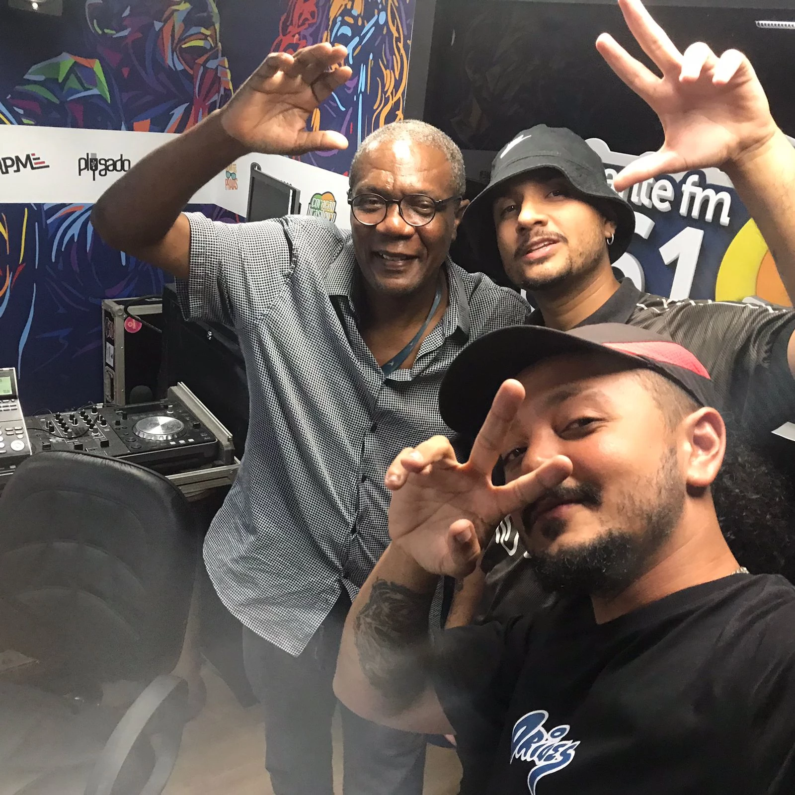 Gugs e Carlos Over no Troca de Ideia com Pedro Sobrinho. Foto: Divulgação