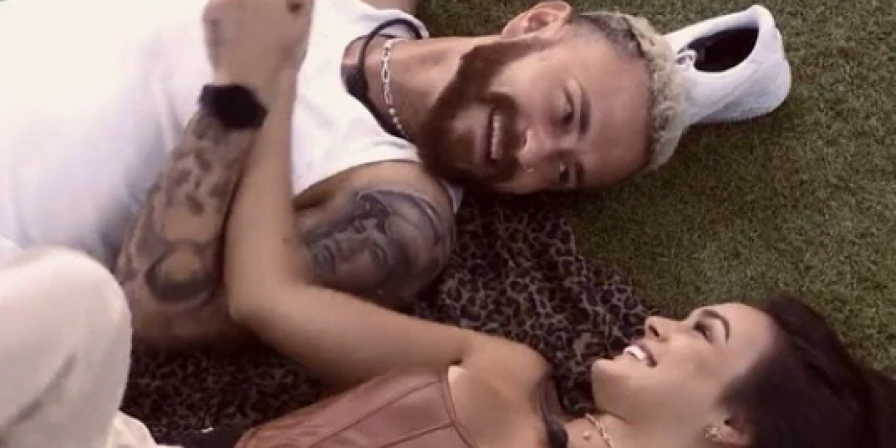 Larissa Santos anuncia fim do relacionamento com Fred.