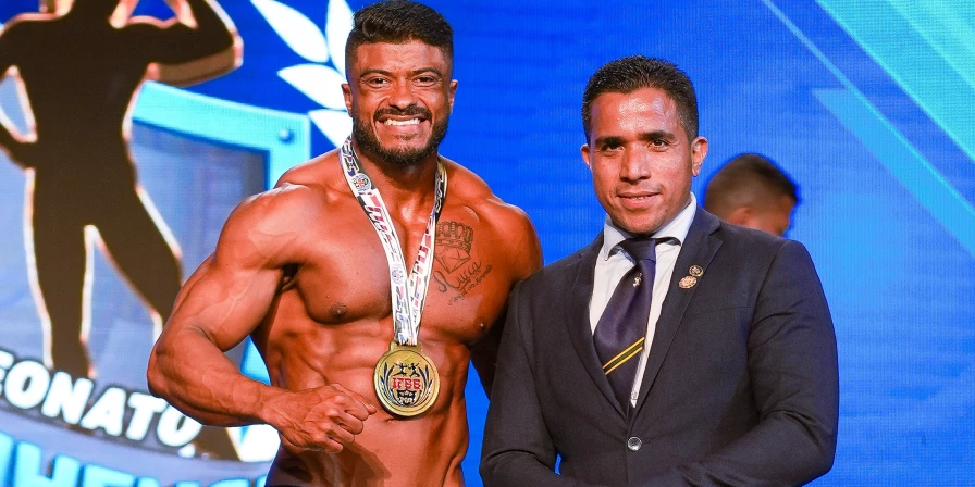 Andrey Padilha durante a cerimônia de premiação do campeonato