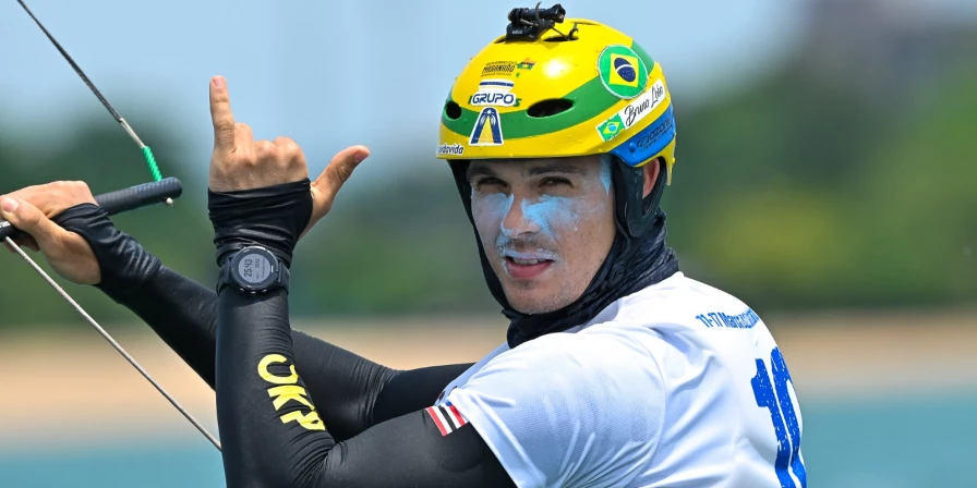 Bruno Lobo lidera a fórmula kite masculina com 11 vitórias em 12 regatas
