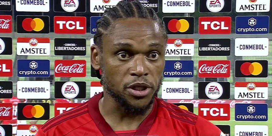 Luiz Adriano, atacante do Internacional.