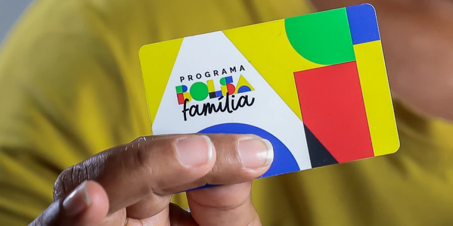 No modelo tradicional do Bolsa Família, o pagamento ocorre nos últimos dez dias úteis de cada mês.