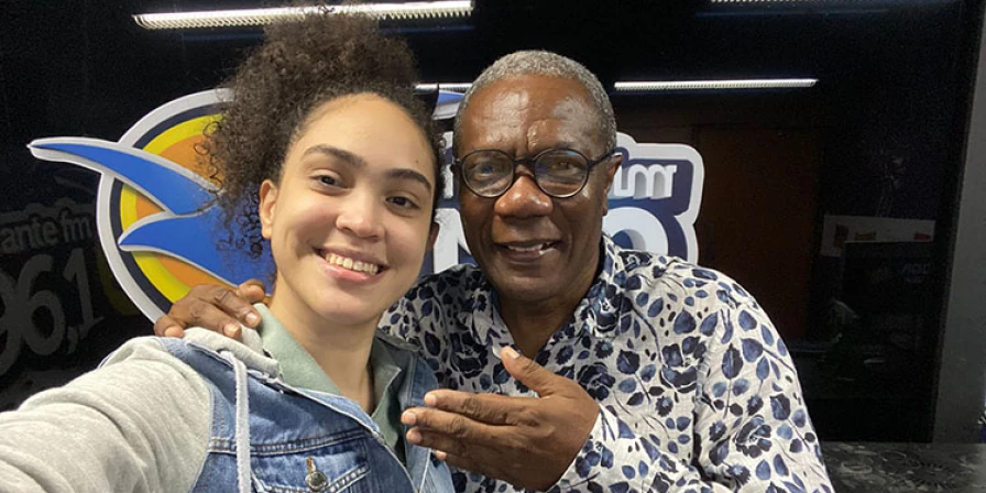 Sarah Byancchi no Plugado, na Mirante FM. Foto; Divulgação