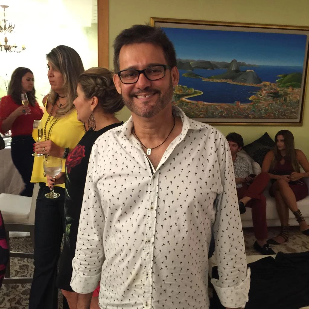 Hoje é dia de festejar um caro amigo: o publicitário e jornalista Fernando Santos, secretário de Turismo da Prefeitura de Caxias, que está mudando de idade