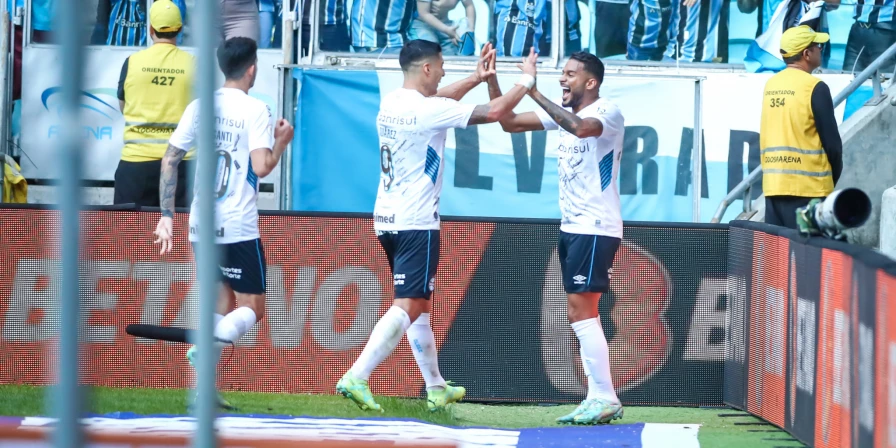 Jogando em casa, o Grêmio derrotou o São Paulo.