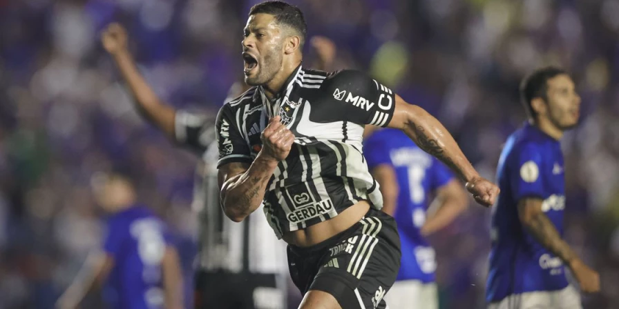 Hulk comemora o gol da vitória do Atlético-MG no clássico contra o Cruzeiro.