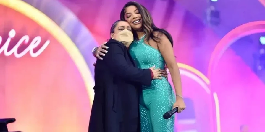Preta Gil com Ludmilla no palco