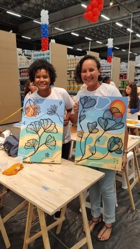 Pintoras profissionais que participaram do evento e aperfeiçoaram a técnica de pinturas orgânicas Crédito: Divulgação.