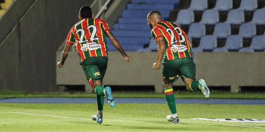 Ytalo marcou seu primeiro gol com a camisa do Sampaio.