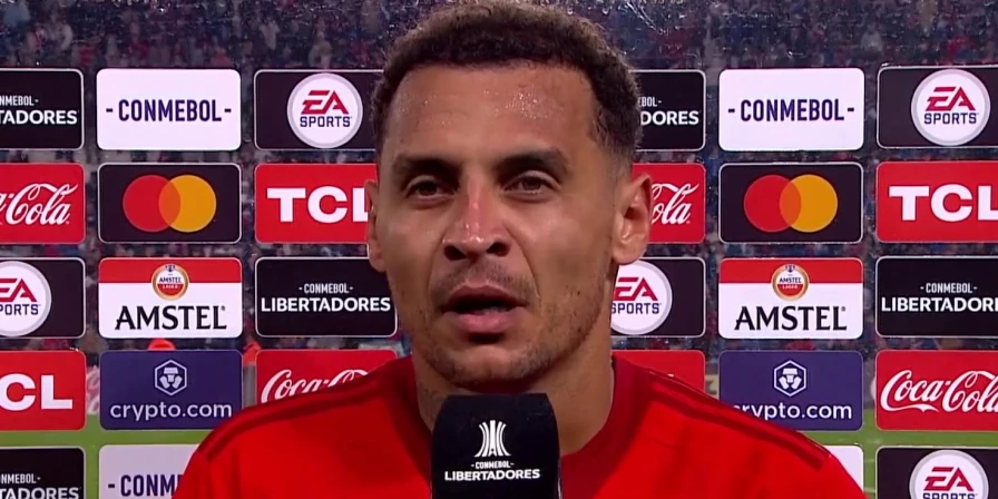 Alan Patrick, meia do Internacional.