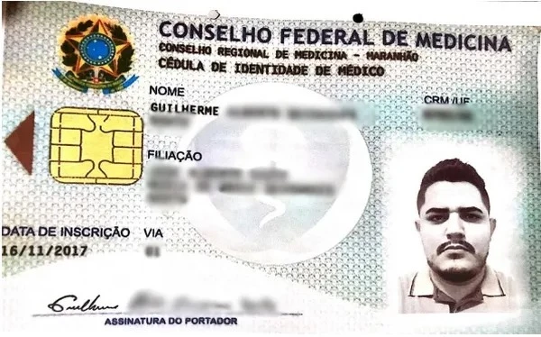 Documento falso usado pelo enfermeiro Alberto Rodrigues com o nome de Guilherme para atuação como médico. (Foto: Reprodução / G1)