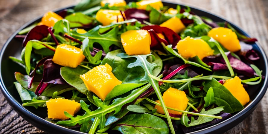 Salada Tropical com Manga.