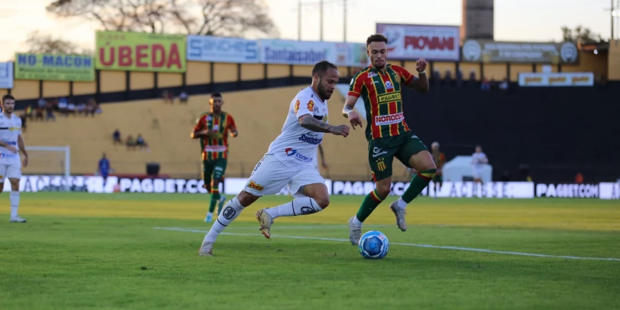 O Sampaio perde fora de casa com de Aylon no início da partida.