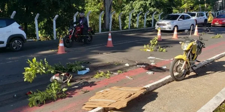 Após o acidente, o motorista da carreta fugiu do local.