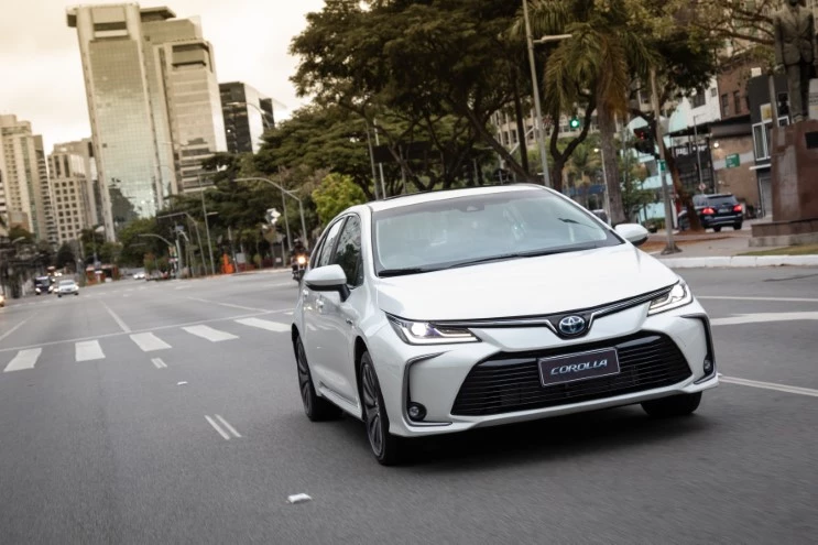Corolla hibrido - alta procura entre usados. (Foto: Divulgação / Toyota)