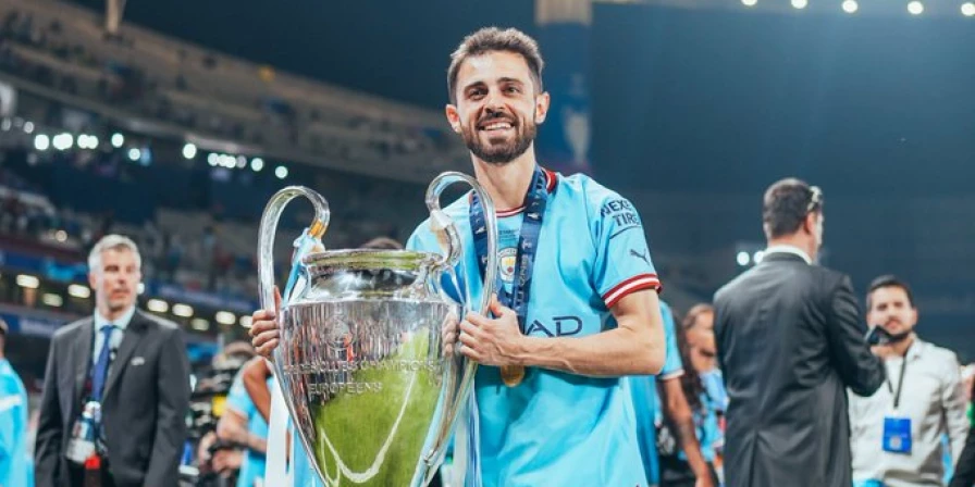 Bernardo Silva com a taça da Liga dos Campeões
