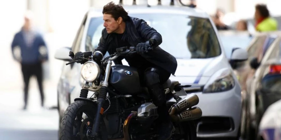 Tom Cruise em cena de ação