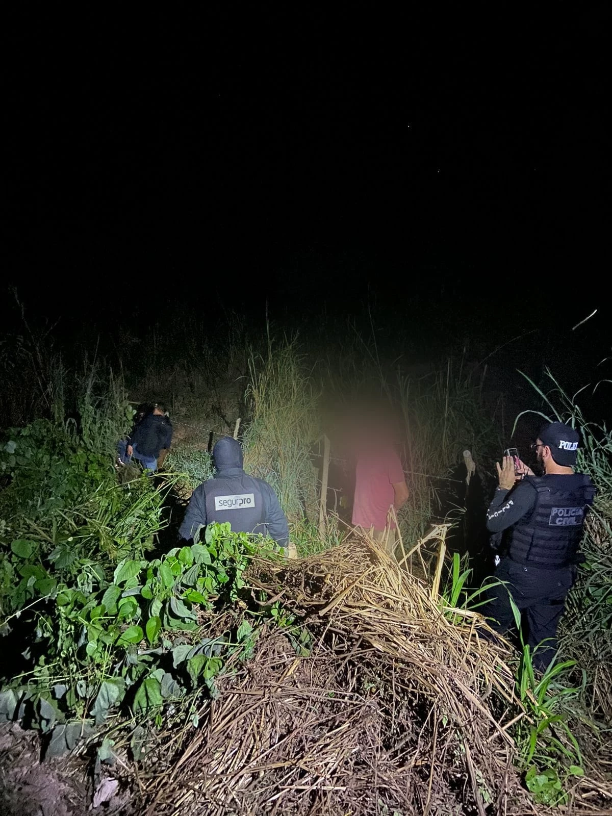 Homem é preso em flagrante furtando mais de 750 litros de combustível de trem em Vitória do Mearim — Foto: Divulgação/Polícia Civil.