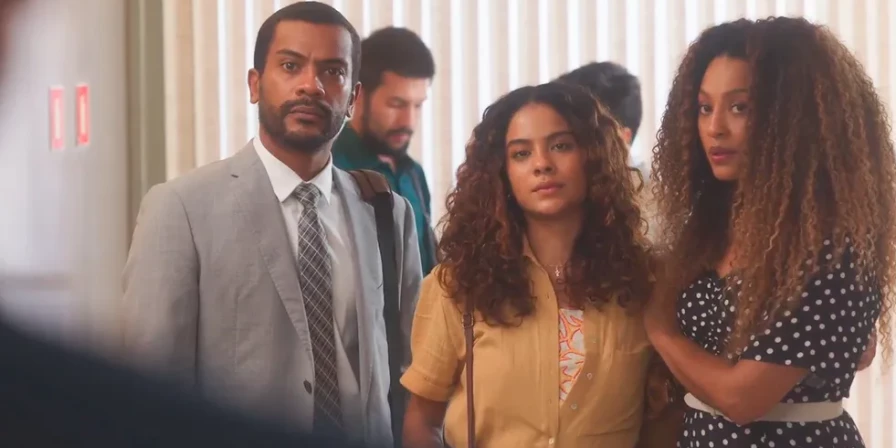Ben, Jenifer e Sol tensos no tribunal em Vai na Fé