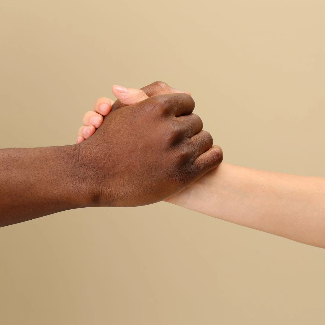 Assim como episódios racistas prejudicam o desenvolvimento psicológico infantil, ações afirmativas podem gerar impactos positivos para toda a vida. (Foto: Divulgação)