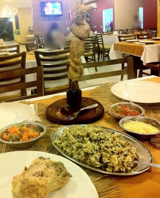 Os deliciosos quitutes servidos no restaurante Frango de Ouro