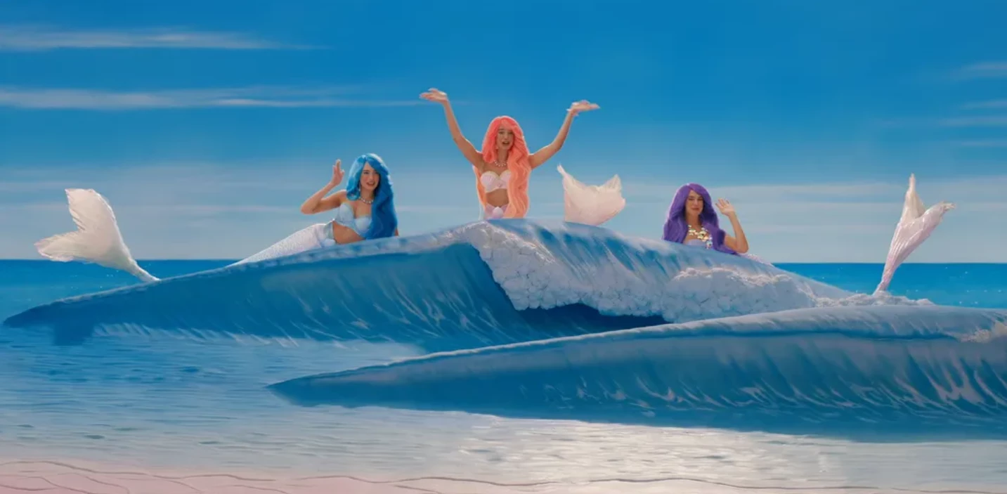 Dua Lipa caracterizada como 'Barbie sereia'. (Foto: Divulgação)