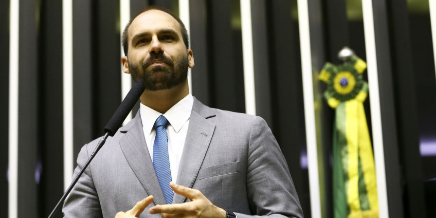 Eduardo Bolsonaro Acumula 50 Faltas na Câmara e Risco de Perda de Mandato Aumenta