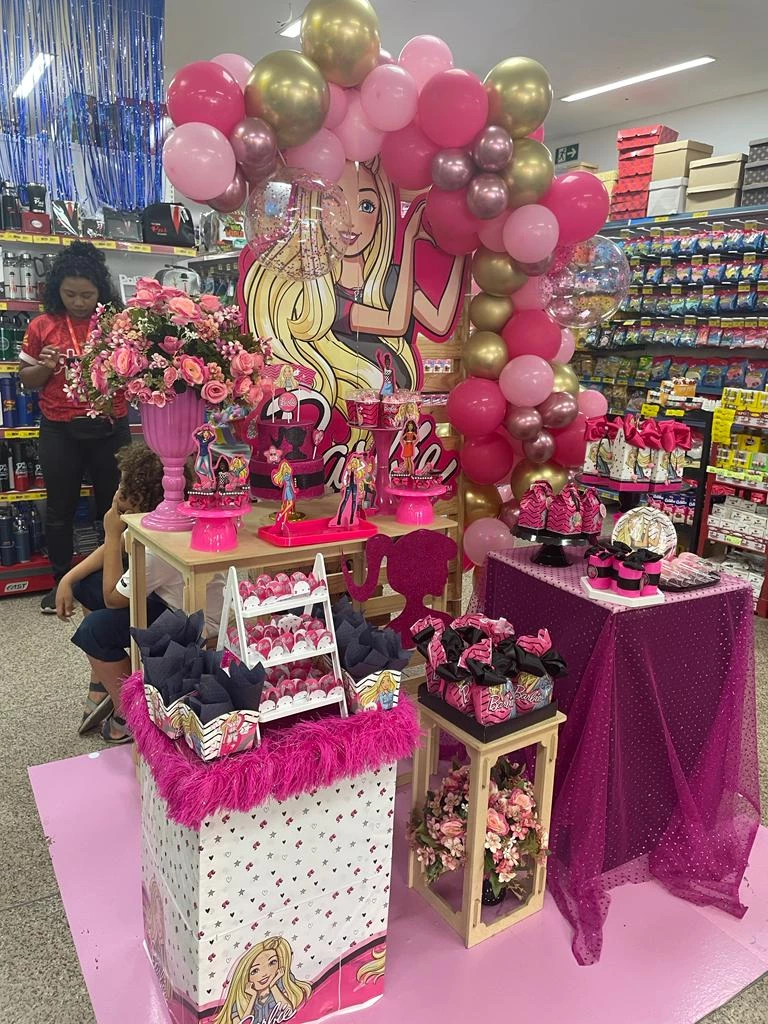 O mundo cor-de-rosa da Barbie é, também, um dos maiores temas de festas infantis. (Foto: Geisa Almeida / g1 MA)