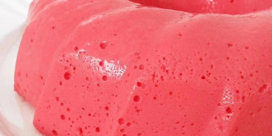Gelatina com leite condensado.