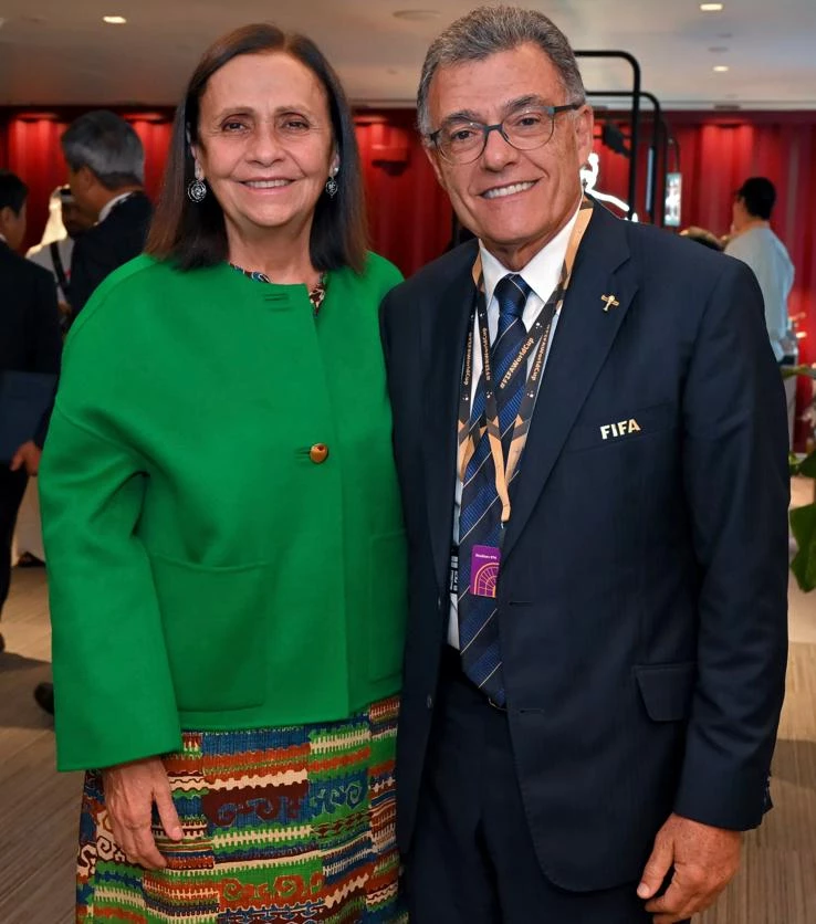 Teresa e Fernando Sarney devem permanecer mais uma semana em São Paulo, período de convalescença de Fernando, após uma bem sucedida cirurgia robótica de diverticulite