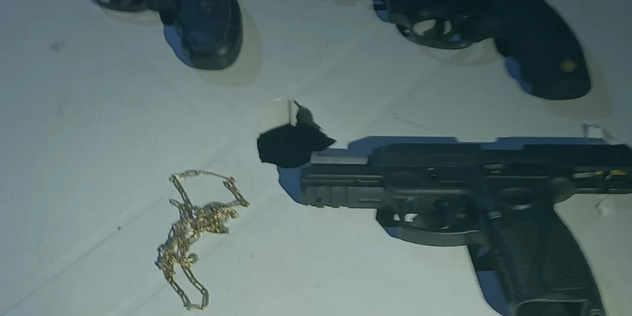Armas de fogo apreendidas nas operação policial.