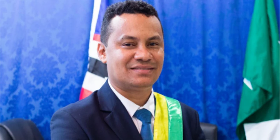 Prefeito César Castro.