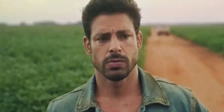 Caio (Cauã Reymond)