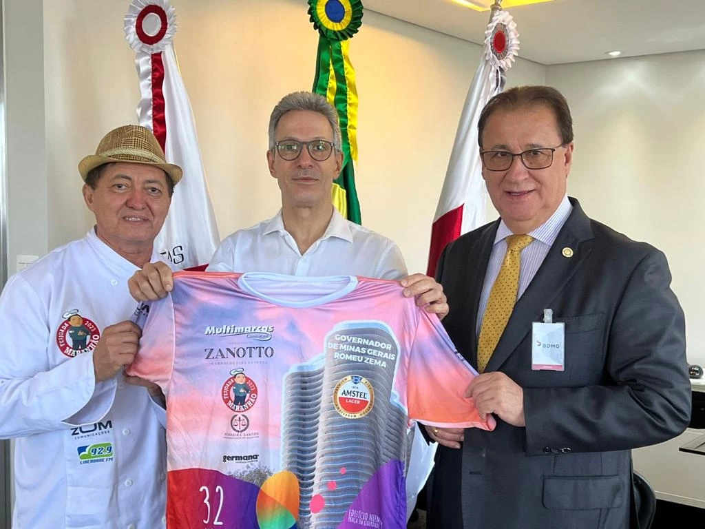 O Governador Romeu Zema, de Minas Gerais, confirmou ao maranhense Valdez Maranhão sua presença na 32ª edição da Feijoada do Maranhão, em Belo Horizonte. Também na foto, Fabiano Cazeca, Diretor Presidente do Grupo Empresarial Multimarcas