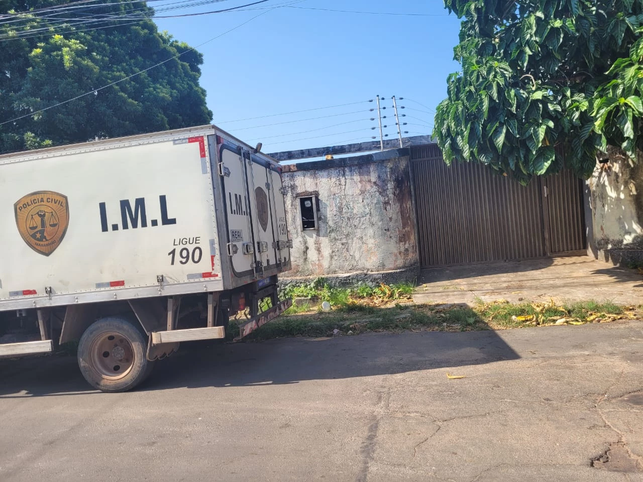 Ossada humana é encontrada em residência do bairro Cohaserma, em São Luís. (Foto: Alessandra Rodrigues / Mirante AM)