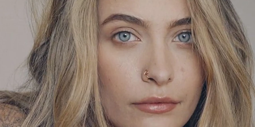 Paris Jackson é filha do rei do pop, Michael Jackson.