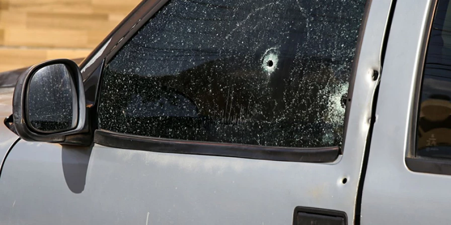 Carro do militar foi atingido a bala