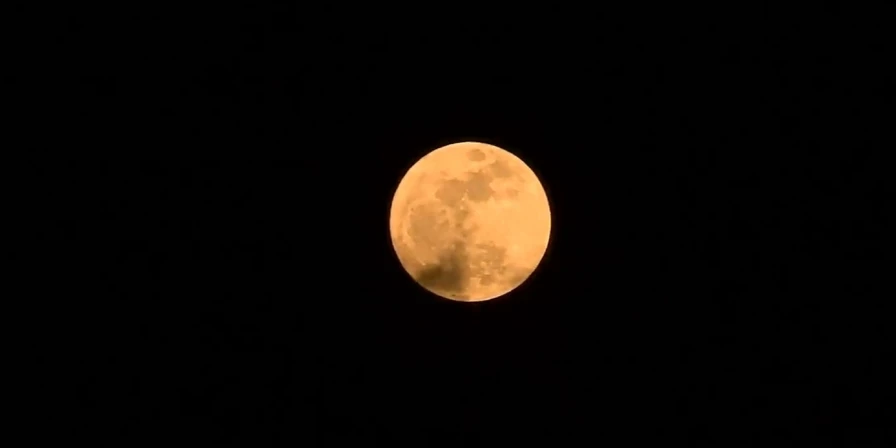 Será possível ver o eclipse simplesmente olhando para o céu.
