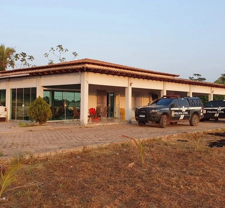 Equipes policiais foram até os endereços ligados aos alvos das investigações. (Foto: divulgação / Polícia Civil)