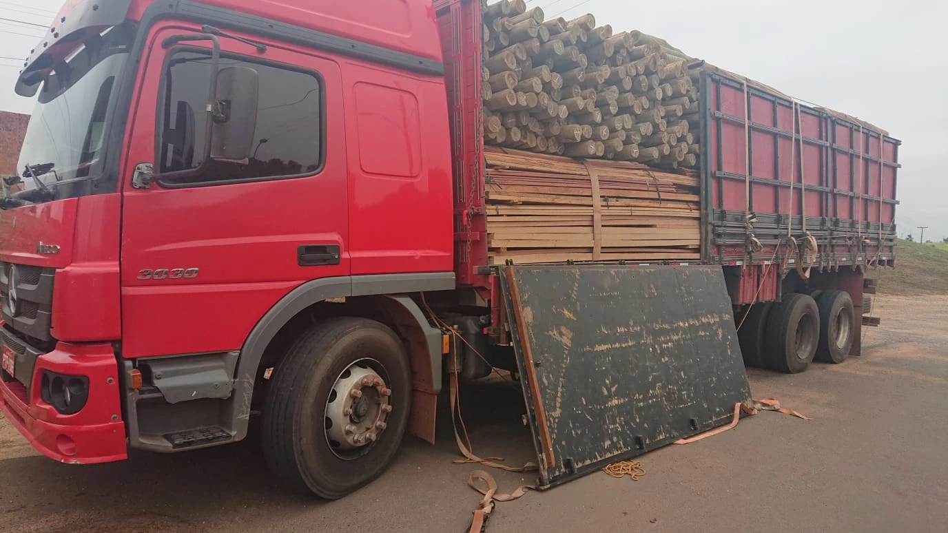 A carga ilegal foi achada em veículo M. Benz/Atego 3030 CE, cor vermelha. Foto: Divulgação / PRF-MA