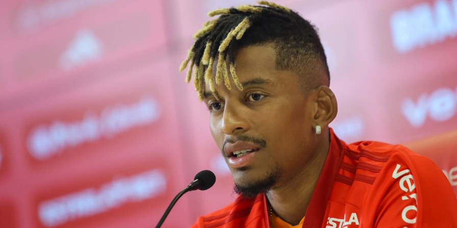 Dalbert, lateral-esquerdo do Internacional.