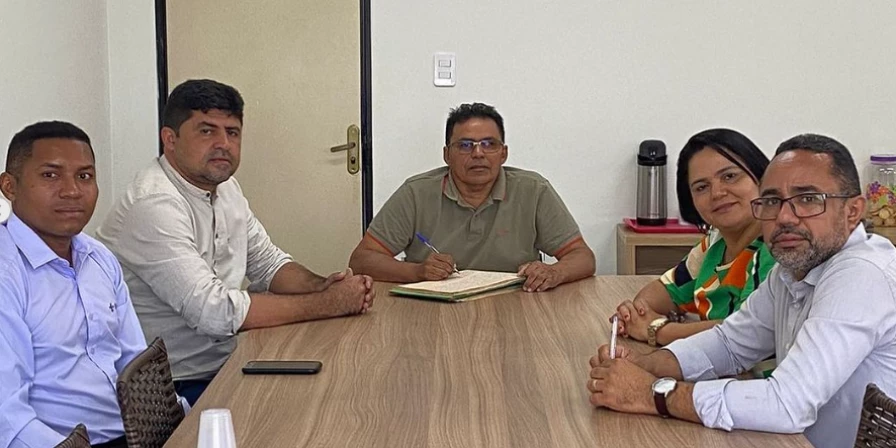 Zezinho do Sindicato assina termo de posse na Câmara de Vitorino Freire