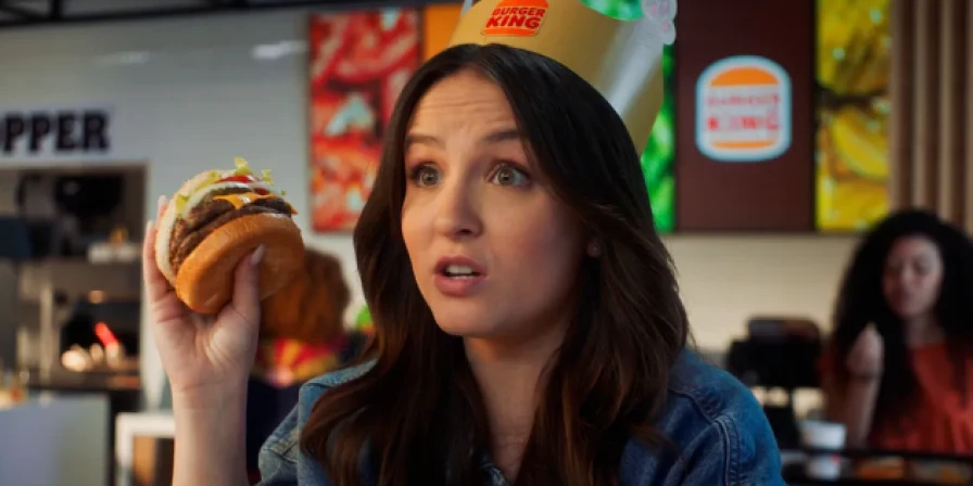 Larissa Manoela em nova campanha do Burger King.