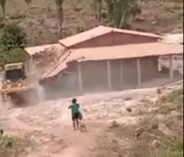 Residência em Zé Doca foi derrubada em ação de reintegração de posse. Foto: Reprodução