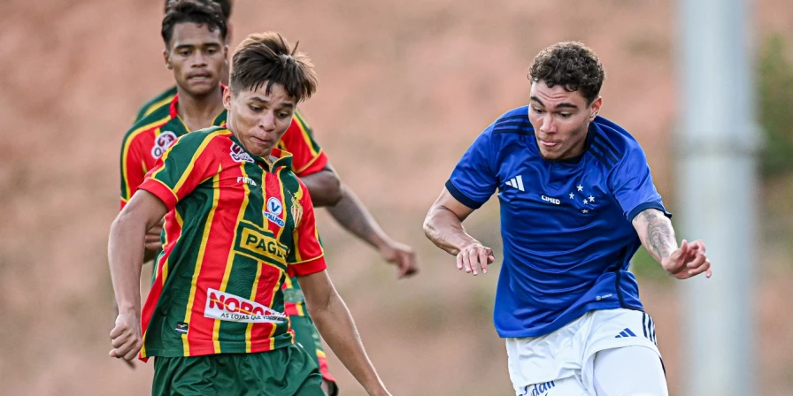 Lance da partida entre Cruzeiro e Sampaio Corrêa, pela Copa do Brasil Sub-20.