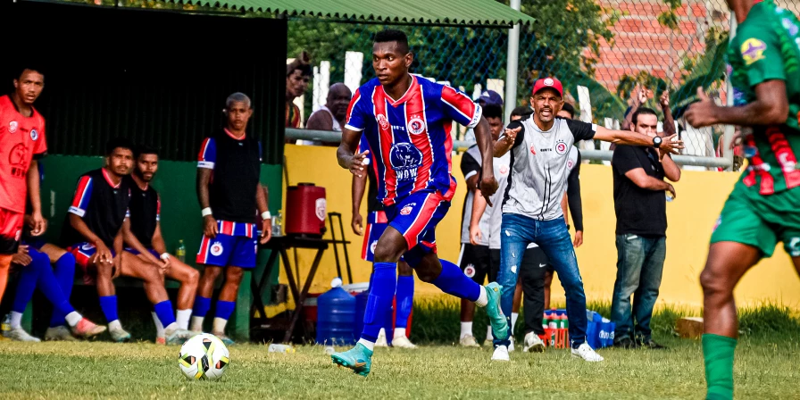 Negueba, lateral-direito do Tupan.