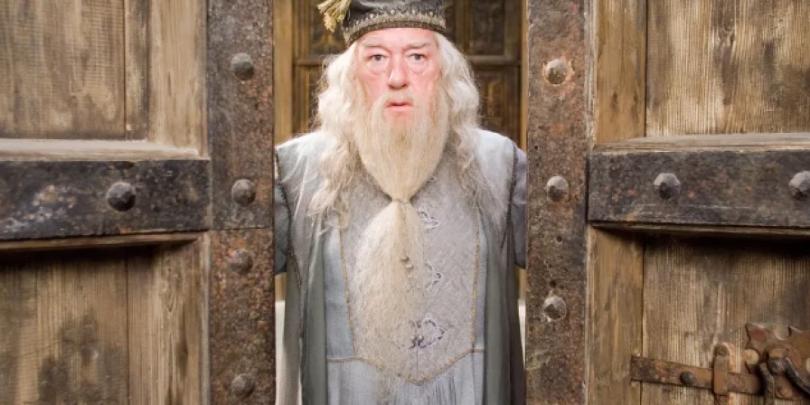 Michael Gambon, ator que interpreta Dumbledore em 'Harry Potter', morre aos 82 anos.