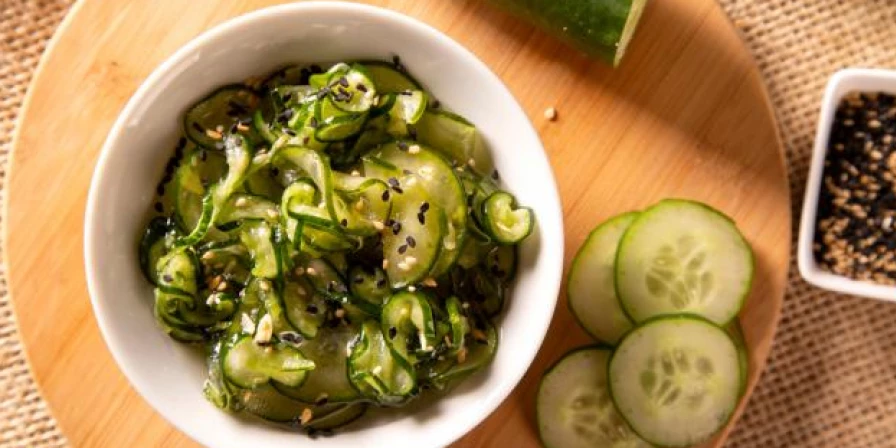 Salada de pepino agridoce.
